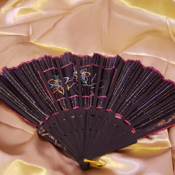 Black & Pink Sequin Embroidered Fan - Picture 6 of 6